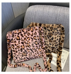 Comparaison détaillée des sacs bandoulière en fausse fourrure imprimé léopard