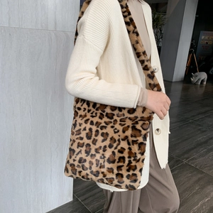 Sac à Épaule en Peluche Imprimé Léopard pour Femmes Sac à Bandoulière en Fausse Fourrure Automne Hiver Décontracté