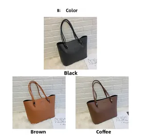 Trois sacs cabas minimalistes en noir, marron et café sur un tapis blanc en peluche