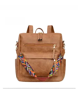 Sac à dos en cuir marron grainé avec bretelles tissées aux motifs géométriques