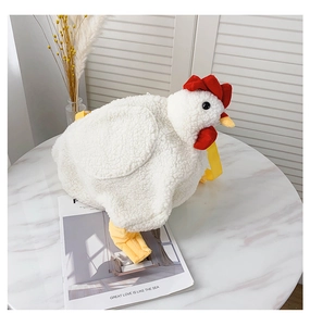 Detail of creative plush chicken crossbody bag made of soft white sherpa fleece material