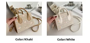 Détail de sacs en paille avec broderie marguerite en couleurs kaki et blanc