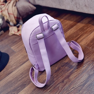 Schicker helllilane Mini-Rucksack aus PU-Leder mit Kieseltextur und verstellbaren Trägern