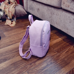Kleiner lila Kinderrucksack aus PU-Leder mit Kieselstruktur und Metall-Logo