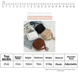 Tableau des tailles du petit sac bandoulière en polaire mesurant 21x16,5x10cm avec sangle