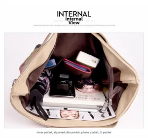 Vue de dessus du grand sac cabas en toile montrant l'intérieur spacieux et ses poches