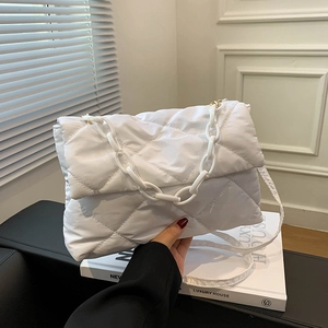 Sac à Bandoulière Matelassé en Nylon pour Femmes Style Puffer Sac à Main Avec Chaîne Mode Décontracté Grande Capacité