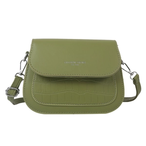 Borsa a tracolla verde erba in ecopelle goffrata coccodrillo con finiture metalliche