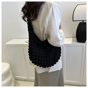 Detail of the black bubble textured tote bag with pleated fabric for a puffy cloud look