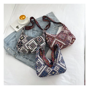 Sac à Épaule Tissé Style Ethnique Bohémien pour Femme Sac Bandoulière Vintage Motif Géométrique avec Large Sangle Colorée Petit Sac Carré Vacances