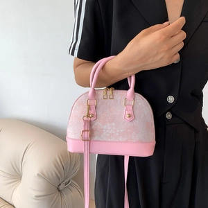 Pink shell-shaped handbag with quilted pattern and gold hardware for women