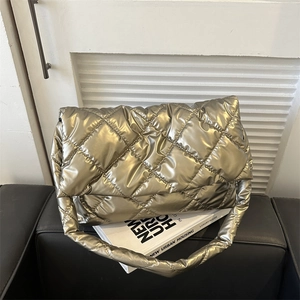 Sac à Épaule Matelassé Simple Métropolitain pour Femmes Brillant Métallique Sac Fourre-Tout Puffer Rembourré pour Usage Quotidien Sac à Main en PU