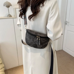Sac de poitrine rétro gris en forme de lune avec bandoulière à motif bohème