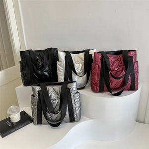 Damen Große Kapazität Gesteppte Puffer Tote Bag Metallic Mode Lässige Schulter Handtasche Mit Seitentaschen Täglich Pendeln