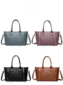Sacs cabas en cuir matelassé bleu, violet, noir et marron avec détails dorés