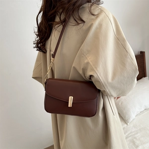 Retro dark brown underarm bag in matte faux leather with gold chain strap for women