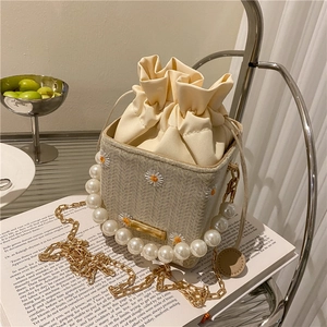Women Woven Daisy Bucket Bag Artificial Pearl Handle Straw Alloy Chain Drawstring Beach Vacation Pastoral Style Fashion Handbag