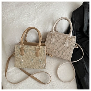Sac à Main en Paille Tissée Avec Broderie Florale Petit Sac Bandoulière Carré Style Rural Pour Vacances D'été Voyage