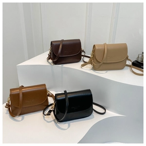 Minimalistische eckige Umhängetaschen in Dunkelkaffee, Beige, Braun und Schwarz aus Mattleder