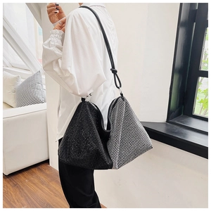 Sac fourre-tout chic en strass avec un design patchwork noir et blanc et grande capacité