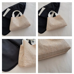 Détails d'un sac cabas en paille tressée beige avec poignées blanches et texture
