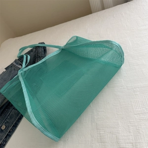 Bolso tote grande de malla verde menta con asas reforzadas para playa y compras de verano