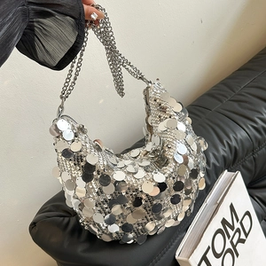 Sac bandoulière à paillettes argentées avec disques miroirs et chaîne métallique