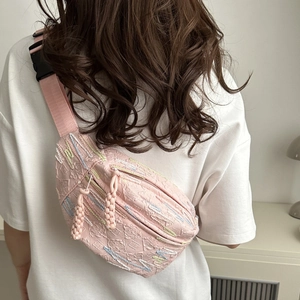 Sac de Poitrine Décontracté en Coton Style INS Japonais pour Femmes Broderie Ondulée Colorée Bandoulière Réglable Petit Sac Banane Voyage