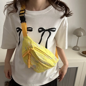 Sac bandoulière jaune vif mignon avec broderie vague colorée et sangle en toile réglable