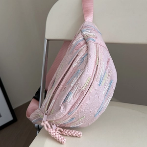 Sac bandoulière rose mignon en tissu texturé avec broderie ondulée colorée