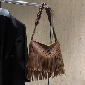 Sac bandoulière marron à franges avec anse tressée et style bohème vintage pour femme