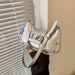 Y2K Fashion PU Leather Underarm Bag For Women Shiny Patent Leather Shoulder Bag With Heart Buckle Rivets Solid Color Tote Bag