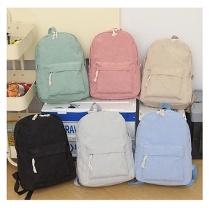 Sacs à dos en velours côtelé en six couleurs pastel dont vert menthe et rose