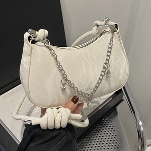 Borsa Sottobraccio a Mezzaluna in Pelle PU con Texture a Pieghe Borsa a Spalla Con Catena in Metallo e Ciondoli di Künstliche Perle per Donna