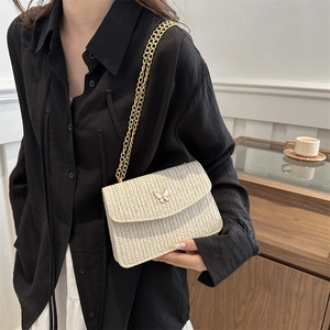 Chic cream straw woven crossbody bag with pearl butterfly buckle and gold chain strap