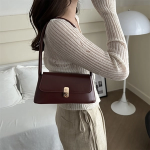 Deep red vintage baguette bag in smooth leather with a gold metal clasp for women