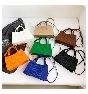Detailed display of seven color options for the crocodile texture crossbody square bag