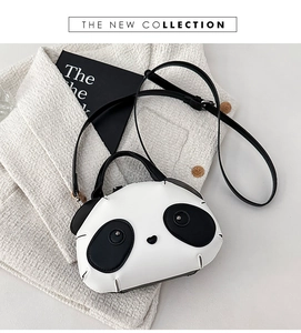 Détail du sac bandoulière panda avec sangle réglable et coutures de qualité