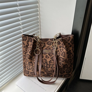 Women Large Capacity Leopard Print Tote Bag Suede Texture Shoulder Bag With Chain Strap Urban Commuting Fashion Handbag