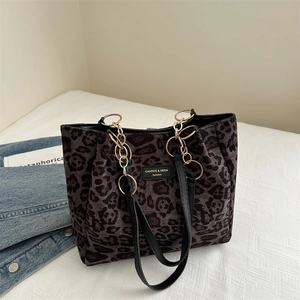Large capacity leopard print tote bag with purple suede finish and chain shoulder strap