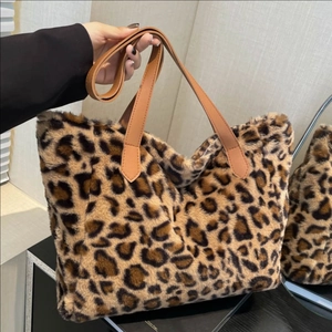 Trendy Winter Leopard Print Plush Tote Bag Large Capacity Faux Fur Shoulder Bag For Women Fashion Urban Minimalist Underarm Bag