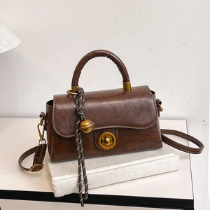 Women Vintage PU Leather Shoulder Bag Retro Small Square Bag Handbag With Stitching Gold Hardware Crossbody Bag Commuter Purse