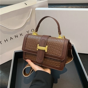 Petit Sac à Bandoulière Vintage en Cuir PU Tissé pour Femme Sac à Main Mode avec Boucle en H et Large Bandoulière
