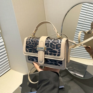 Vintage crossbodytas met luipaardprint, abrikooskleurig kunstleer en handvat