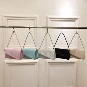 Sacs sous les bras à paillettes en cinq couleurs avec rabat asymétrique élégant