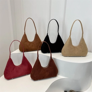 Ensemble de sacs hobo minimalistes en daim bordeaux, marron, noir et beige élégant