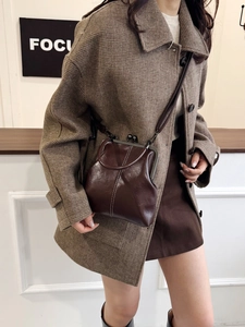 Vintage dark brown oil wax leather doctor bag with white contrast stitching detail