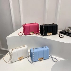 Sac à Épaule Vintage en Cuir PU Matelassé pour Femme Mode Bandoulière Chaîne Petit Sac Carré Avec Serrure Métallique Quotidien