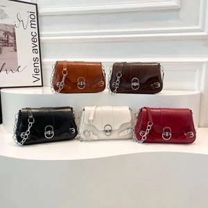 Sacs baguette de style français en cinq couleurs avec boucles en métal et chaînes