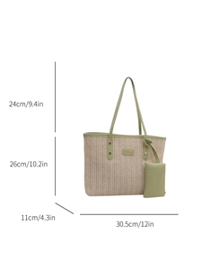 Dettaglio della borsa tote in paglia con dimensioni: 30,5 cm e manici in pelle